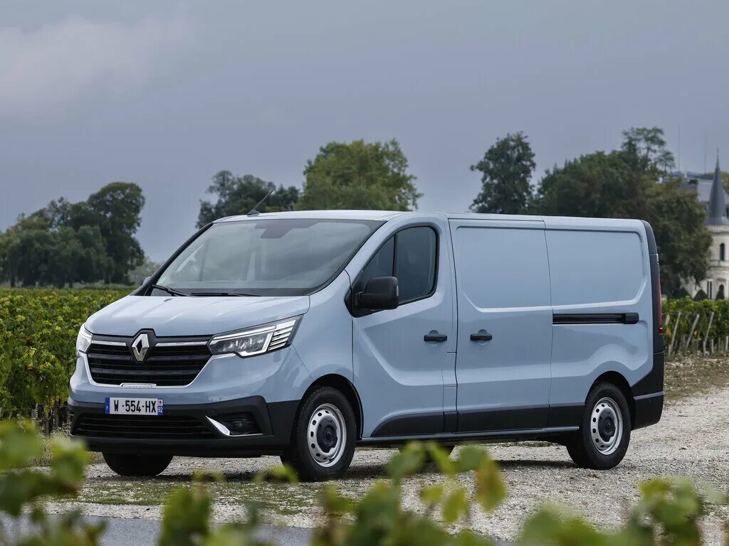 Рено трафик 3 фото Renault Trafic 2-й рестайлинг 2021, 2022, 2023, 2024, цельнометаллический фургон