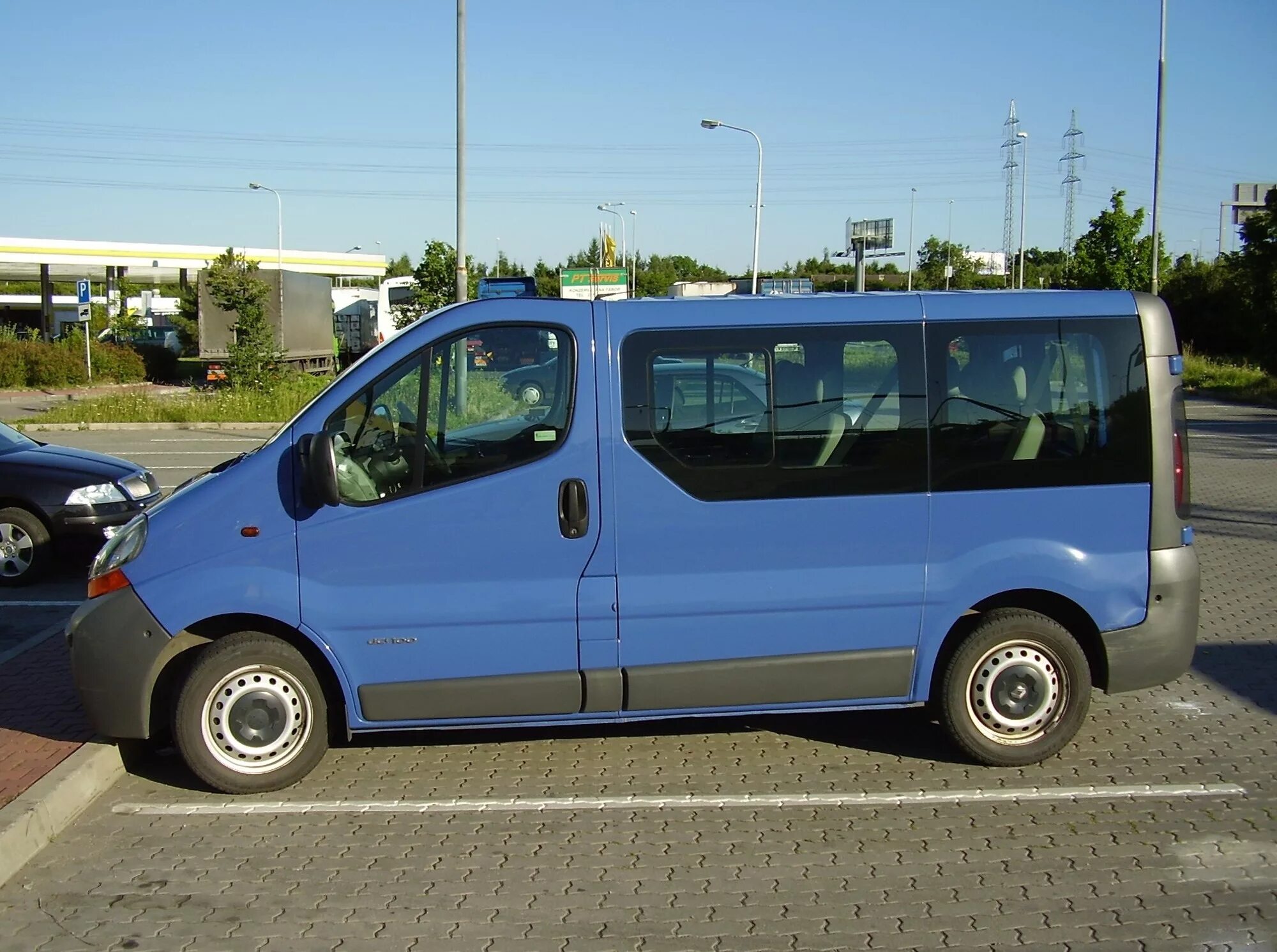 Рено трафик пассажирский фото Renault Trafic 2 поколение микроавтобус