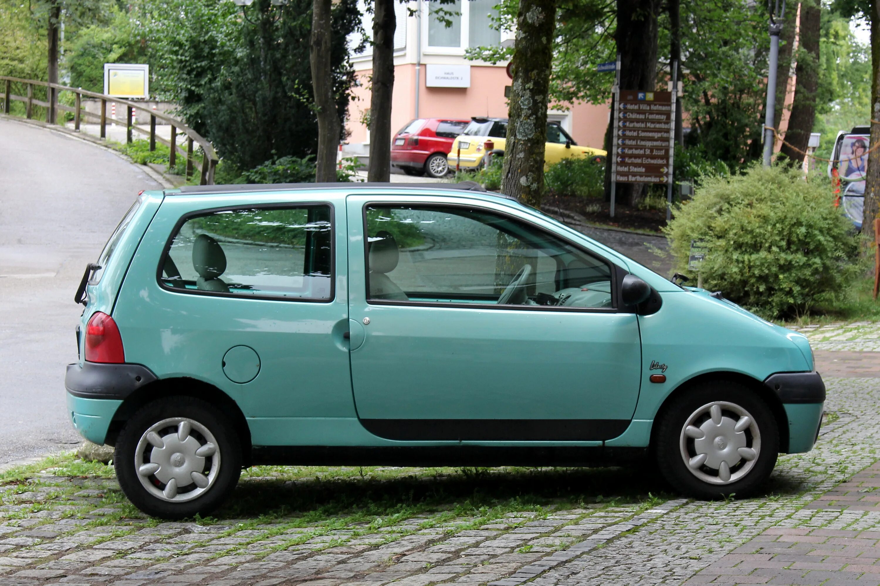 Рено твинго 3 фото File:Renault Twingo Liberty, Generation 1 (2017-07-28 Sp).JPG - Wikimedia Common