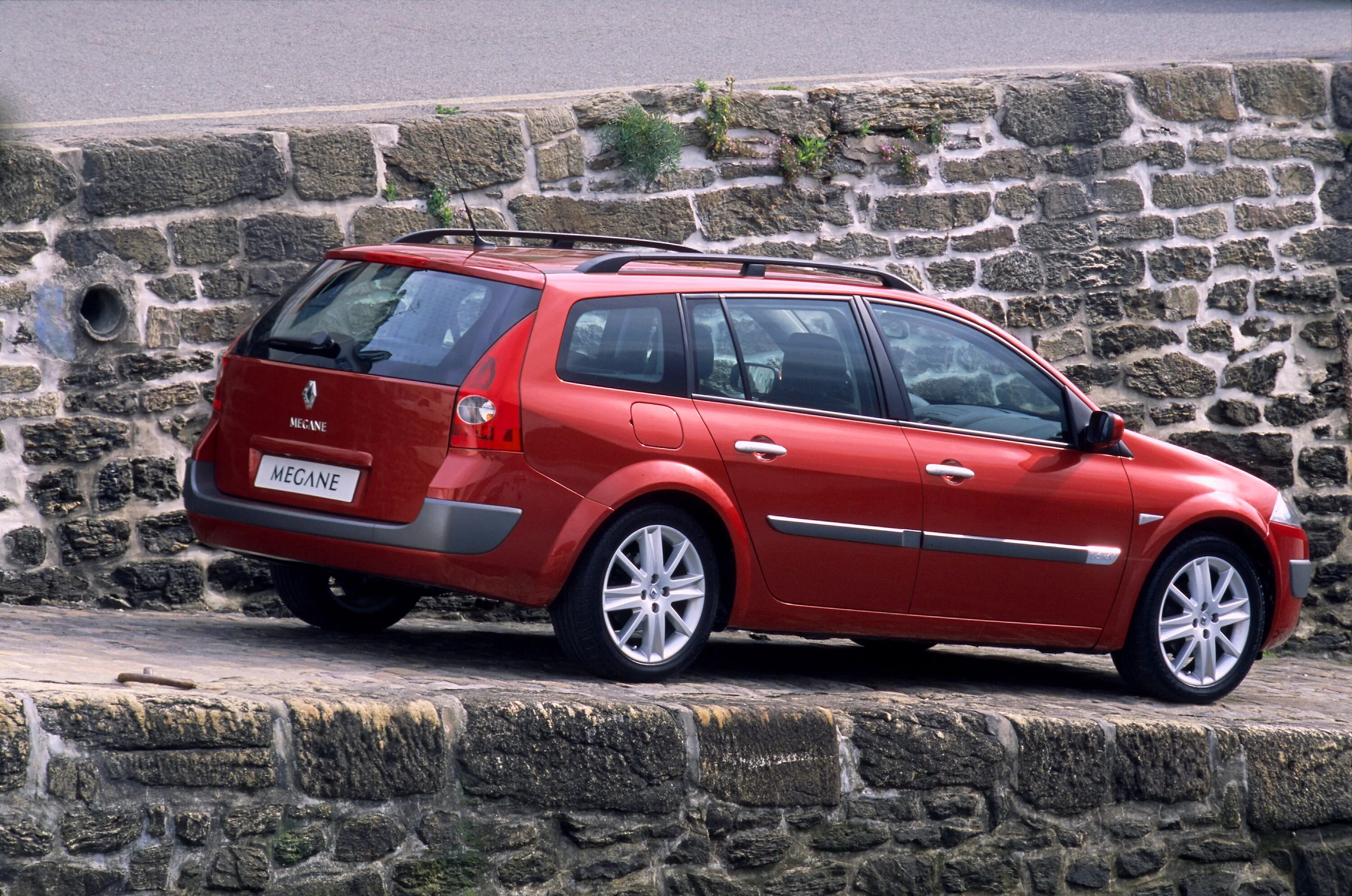 Рено универсал фото Renault Megane 2 поколение (2002 - 2006) Универсал - технические характеристики 