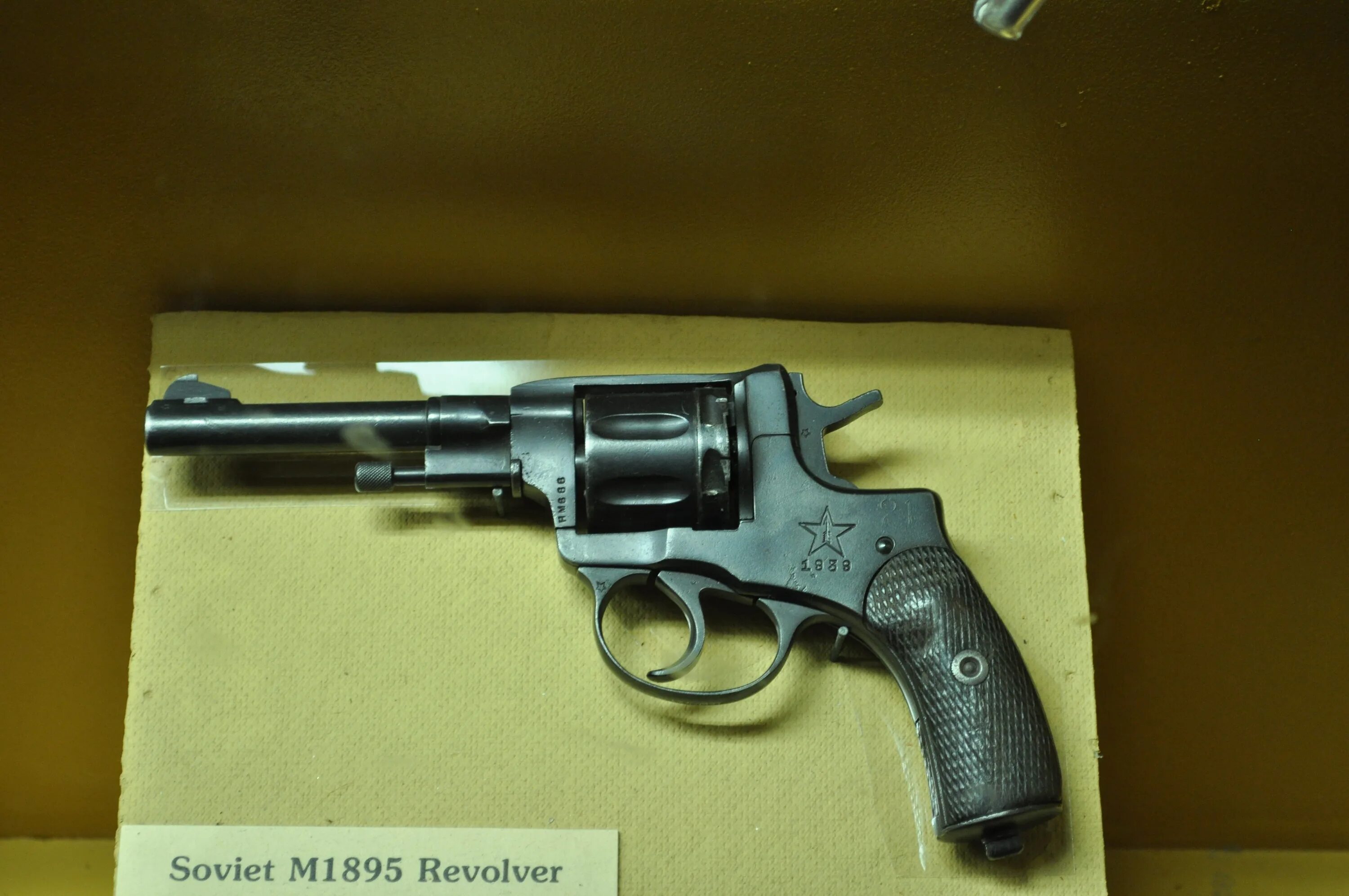 Револьвер системы наган фото Файл:Soviet M1895 revolver.jpg - Вікіпедія