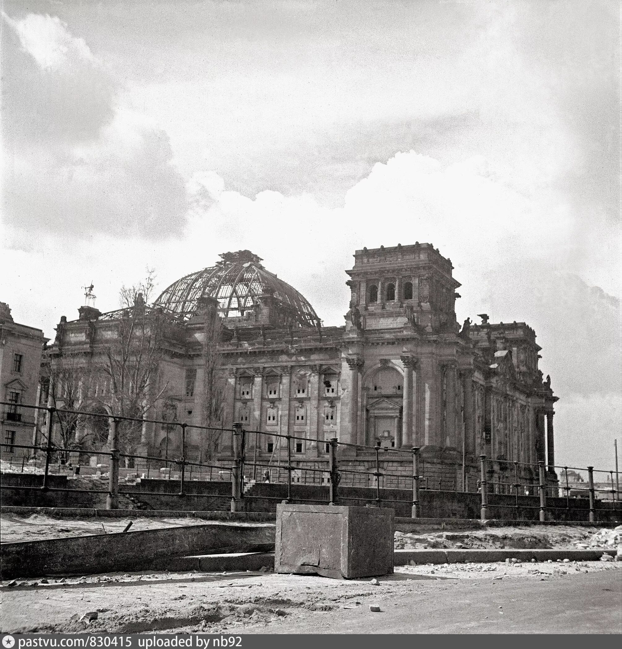 Рейхстаг фото ссср The Reichstag building, seen from the Schiffbauerdamm - Retro photos