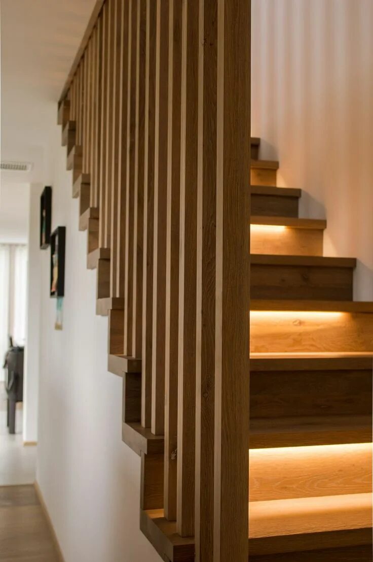 Рейки на лестнице фото Návštěva: Tomuhle domu sluší mix stylů. Jak se vám líbí? - Proženy Stairs design