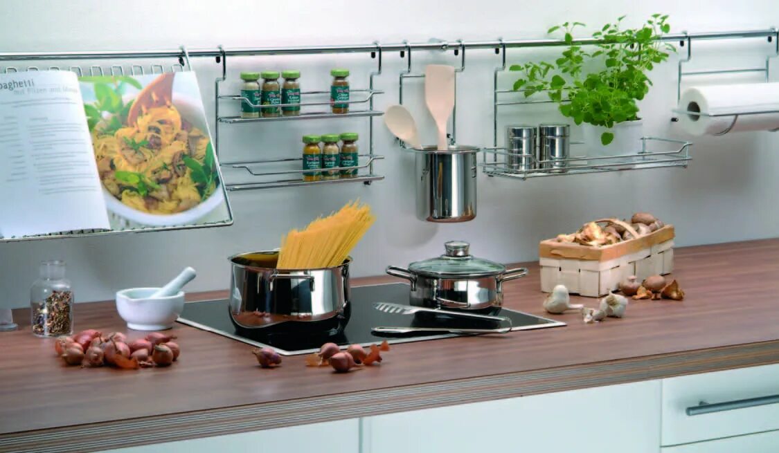 Рейлинги для кухни фото на кухонном гарнитуре Kitchen Storage - Page 5 Designer Kitchens and Bedrooms - 01744 27600 Места для 