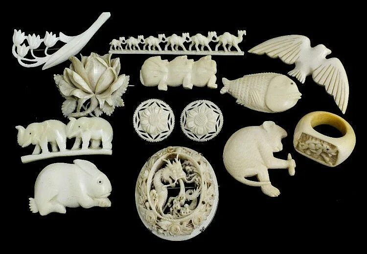 Резьба по кости фото Sold at Auction: A Chinese silvery metal mounted ivory brooch, the