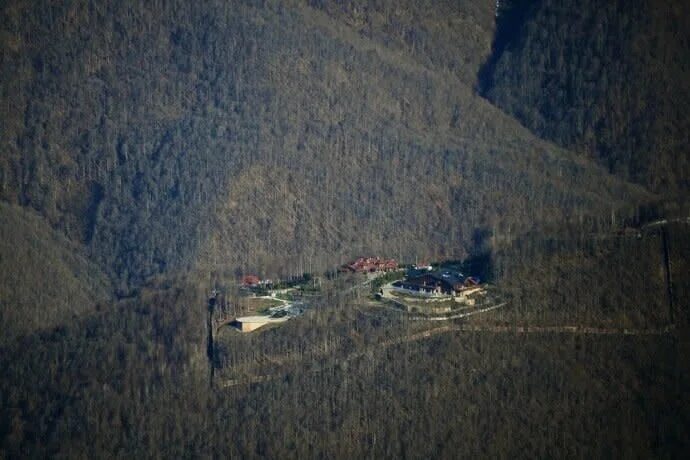 Резиденция путина в сочи фото Air defence systems deployed near Putin's residence in Sochi, Russia