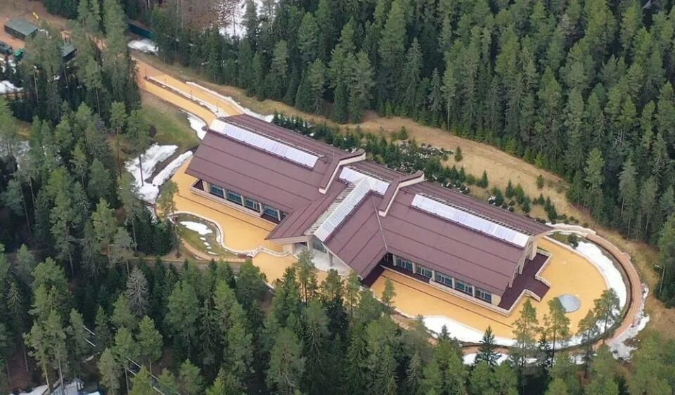 Резиденция путина в тверской области фото Ukraine says it flew a drone over Putin's woodland palace, evading its heavy def