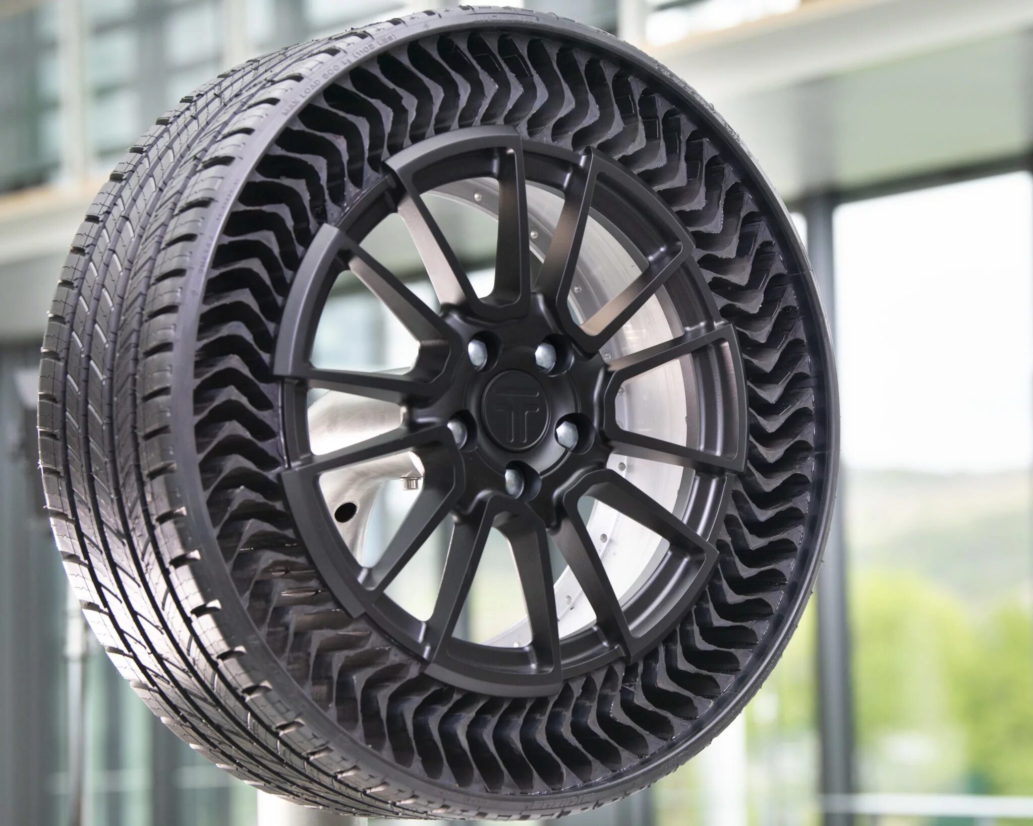 Резина без дисков фото Innovation awards for Michelin airless prototype tyre - Tyrepress