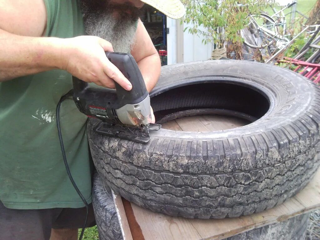 Резина своими руками в домашних условиях Used Tired Raised Garden & Tree Ring Used tires, Raised garden, Garden trees