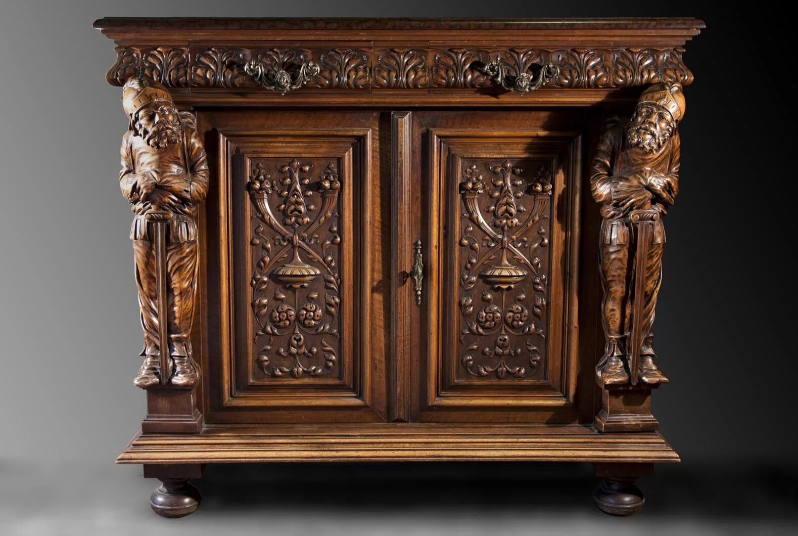 Резная мебель интерьер Antique Neo-Renaissance style furniture made out of carved walnut - Antique Dini