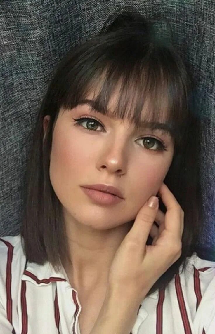 Рваная челка на длинные волосы фото Pin on moda Brown hair bangs, Short dark hair, Short hair styles