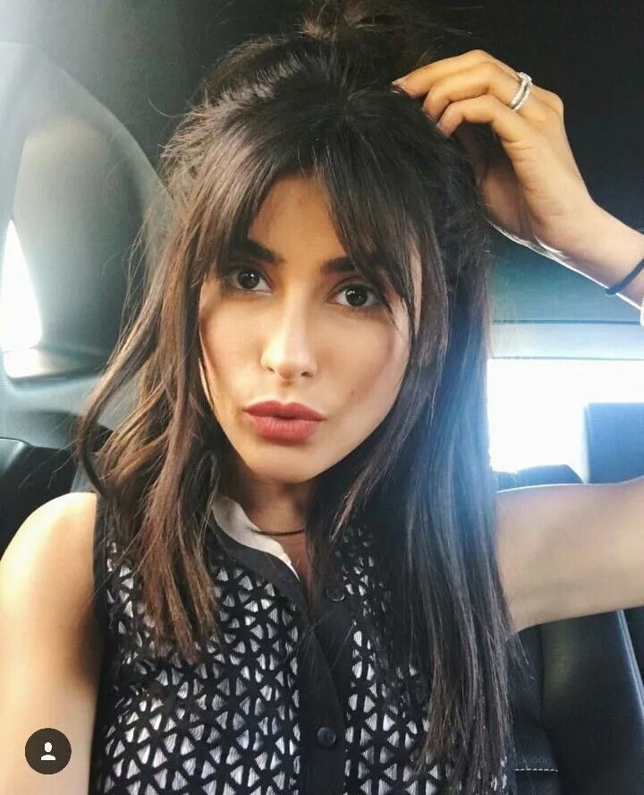 Рваная челка шторка фото Long hair brunette fringe bangs half up half down glossy shine credit: sazan hen