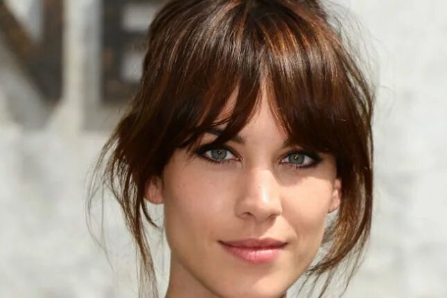 Рваная челка шторка фото 12 Reasons Why You Need Bangs Right Now Alexa chung hair, Fringe hairstyles, Pon