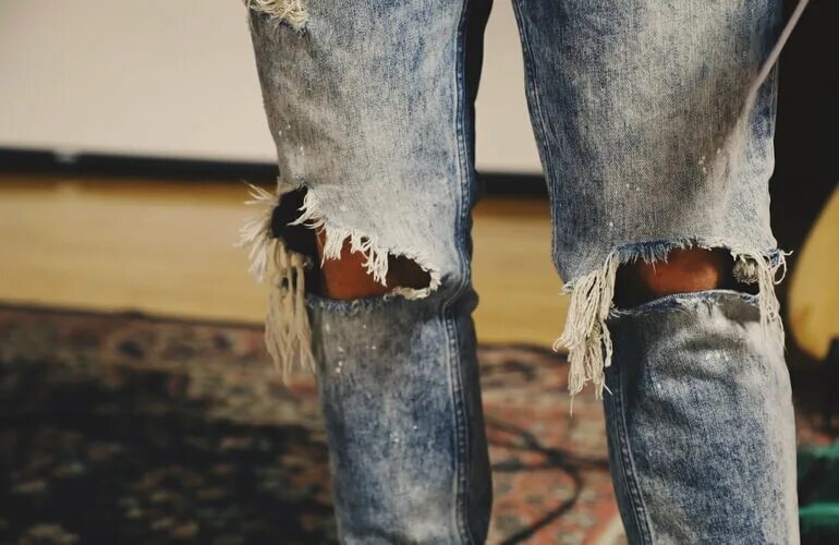 Рваная мода фото How To Wear Ripped Jeans