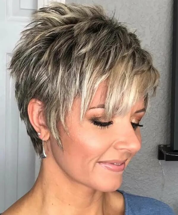 Рваная прическа на короткие волосы Short Layered Hairstyles with Bangs for Women over 40 - #ShortHairst. Capelli co