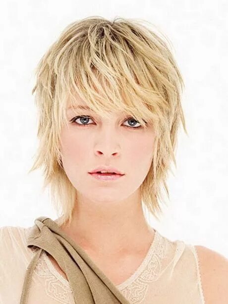 Рваная стрижка 2024 Medium feathered hairstyles Short thin hair, Shaggy short hair, Short layered ha