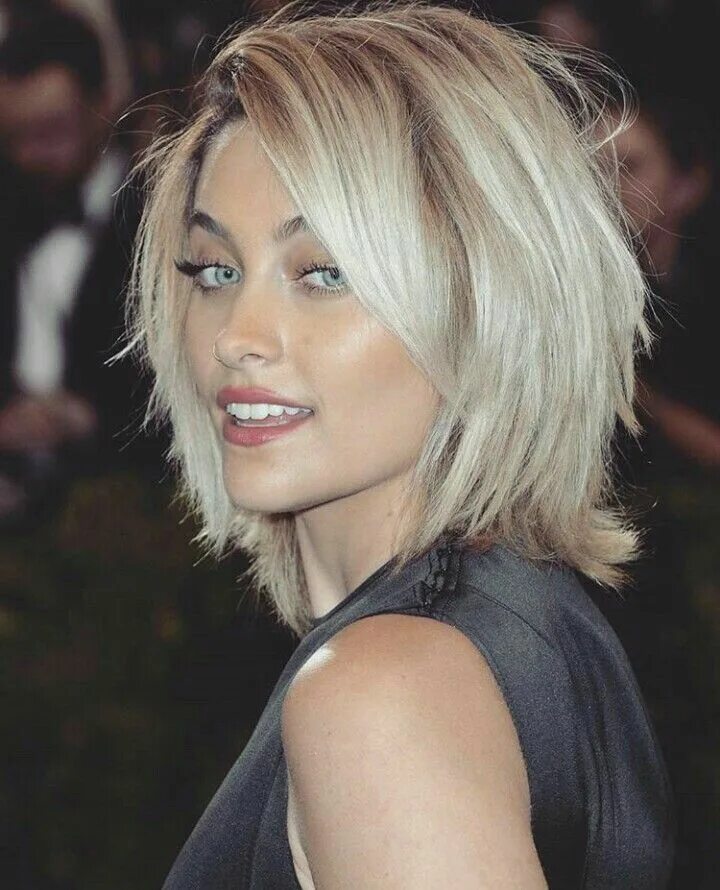 Рваная стрижка на средние волосы без челки Paris Jackson hair cut ♥ Frisuren, Frisur ideen, Haarschnitt