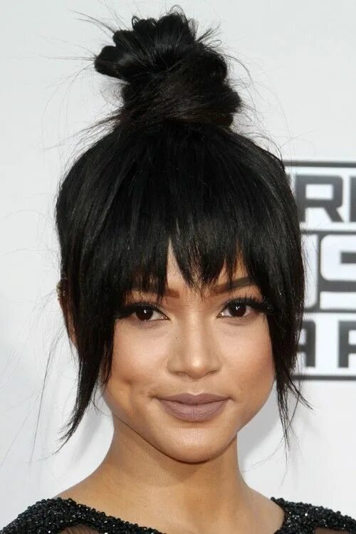 Рваная удлиненная челка фото Karrueche Tran Straight Black Bun, Choppy Bangs, Updo Hairstyle Steal Her Style 