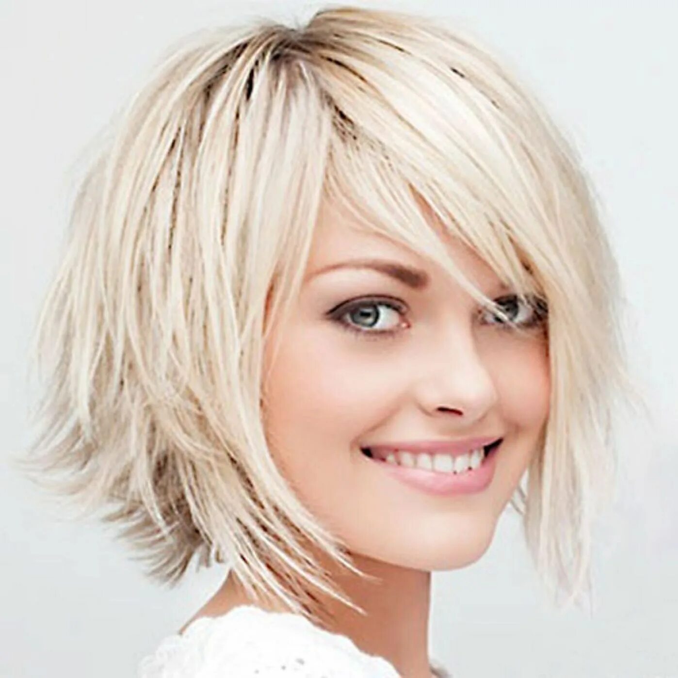 Рваное каре фото на средние 70 Flattering Short Choppy Hairstyles for 2024 Short choppy haircuts, Choppy bob