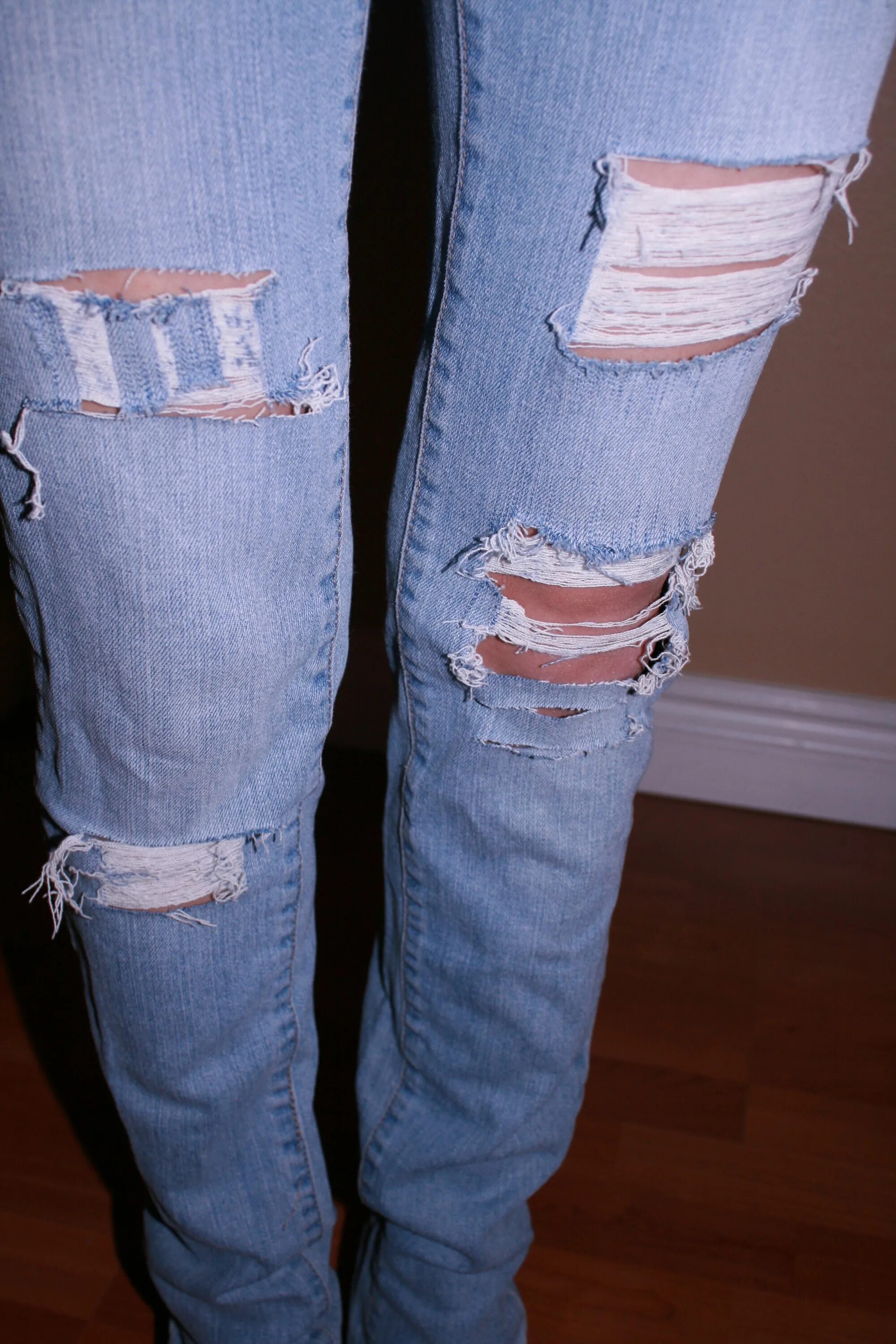 Рваные джинсы в домашних условиях фото How to Rip jeans DIY http://thriftyngorgeous.wordpress.com Jeans diy, Ripped jea