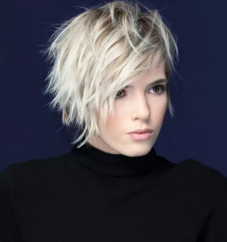 Рваные волосы на коротких волосах фото Tagli corti 2019: le tendenze più cool del nuovo anno Short hair with layers, Me